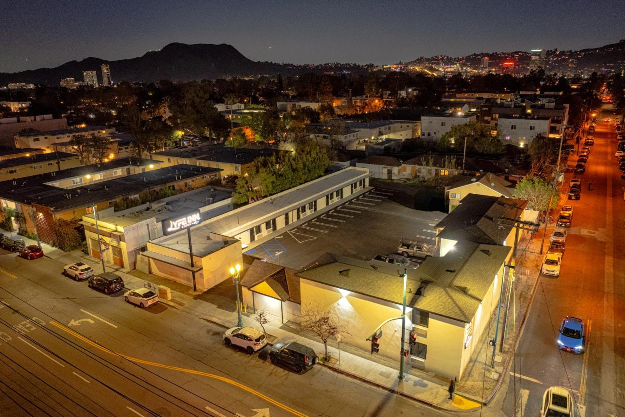 Lyfe Inn & Suites By Aga- North Hollywood Universal Studios - Los Angeles — Photos 1